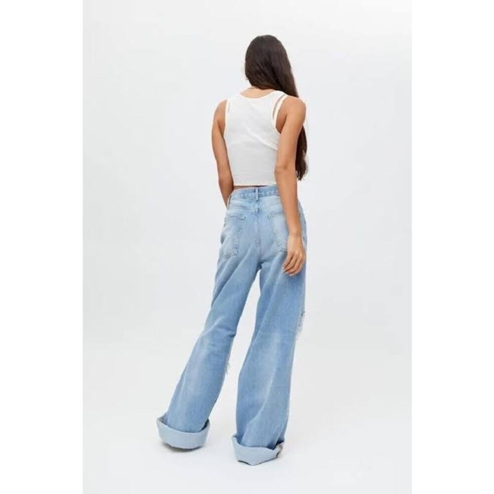BDG Skater Baggy Jean Y2K Grunge Distressed Light Wash Cuffed Denim Size 27 - Picture 2 of 9